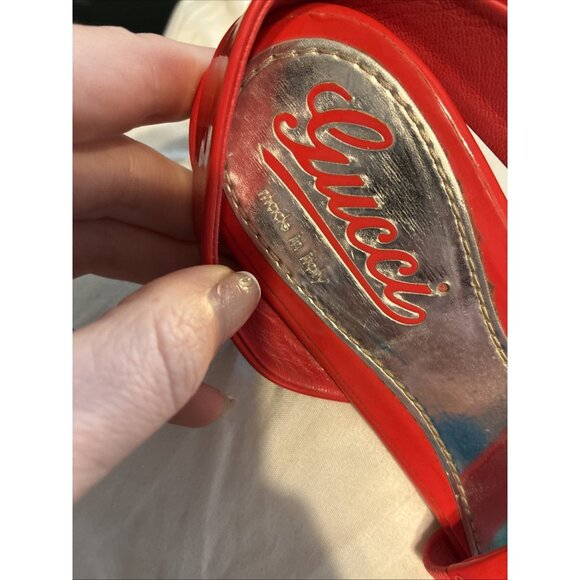 Gucci Authentic Solid Coral Pink Patent Leather Flat T Strap Sandals 6.5 - Picture 7 of 9